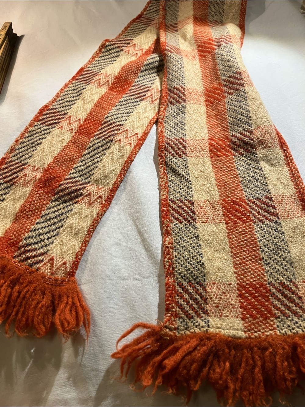 Handwoven vintage wool scarf 42” long 1960’s - Picture 6 of 10